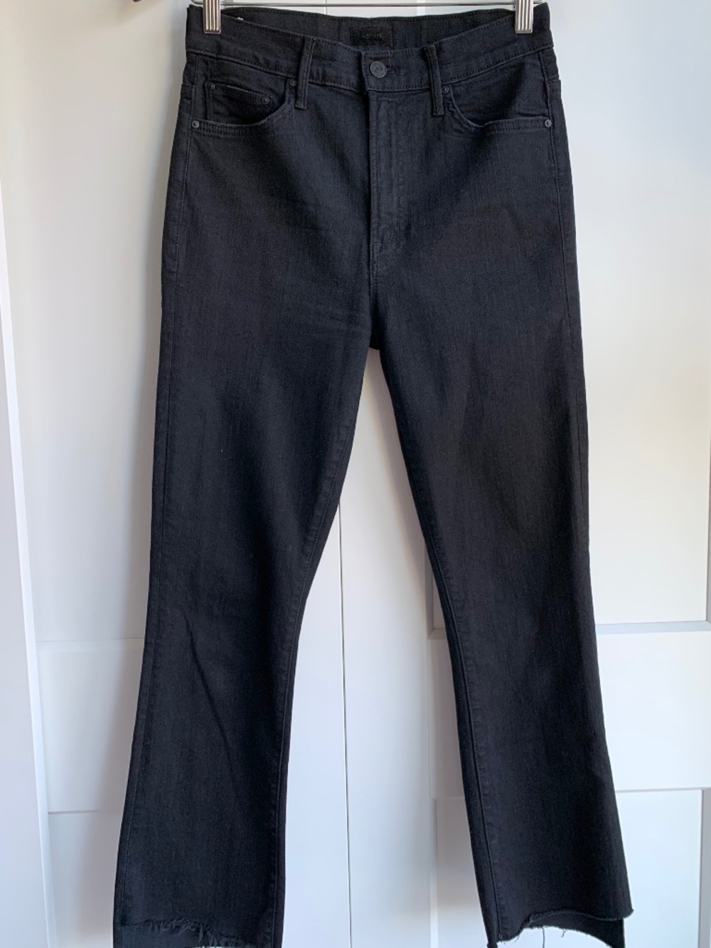 MOTHER The Insider Crop Step Fray jeans Women's Size 28 in Black - Picture 3 of 16